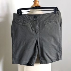 𝅺Ann Taylor Army green Shorts 10